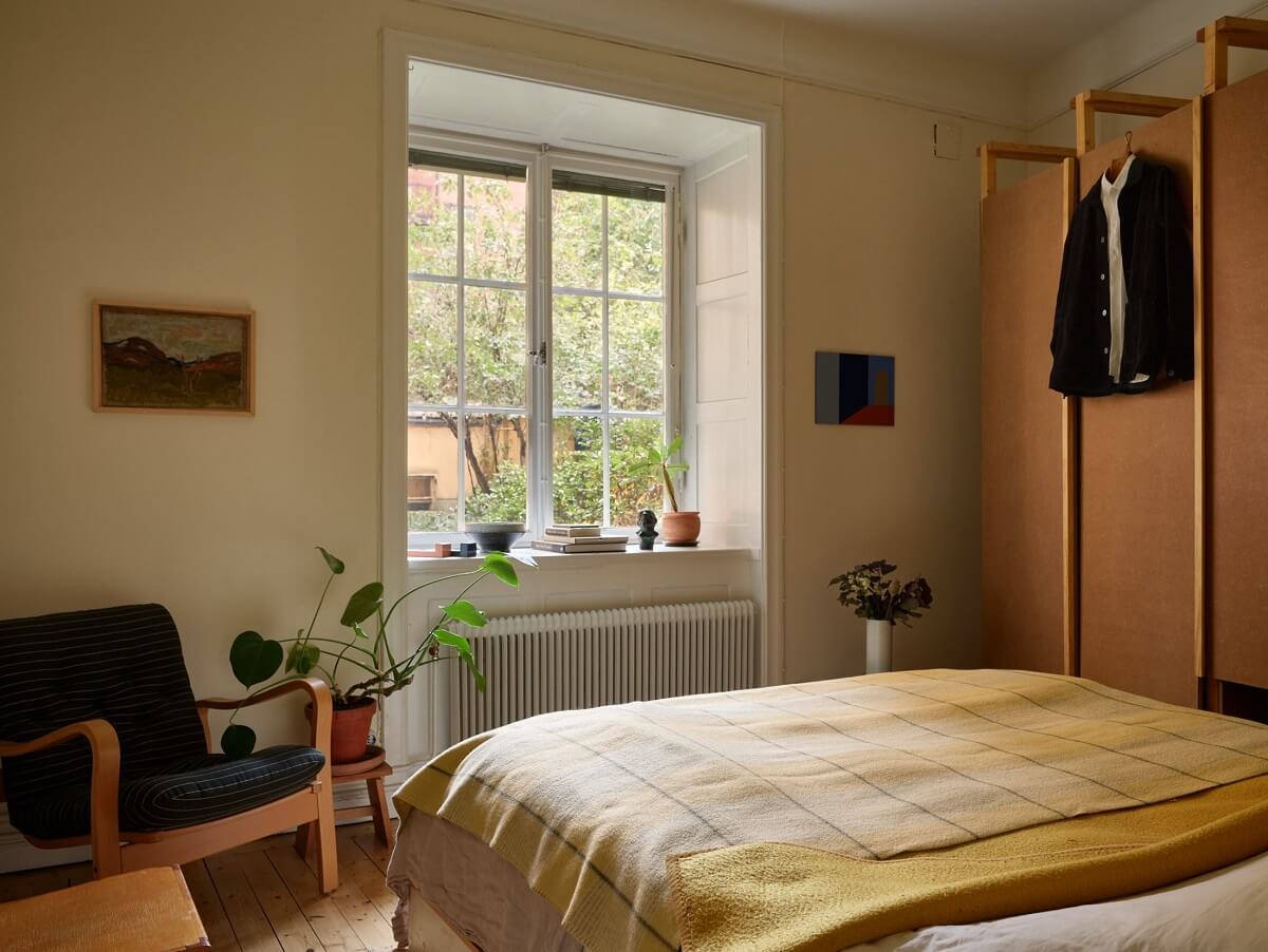 bedroom with yellow bedding