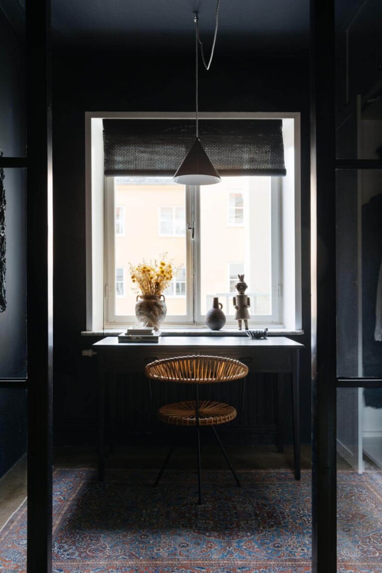 An Industrial Apartment with Black Walls - The Nordroom