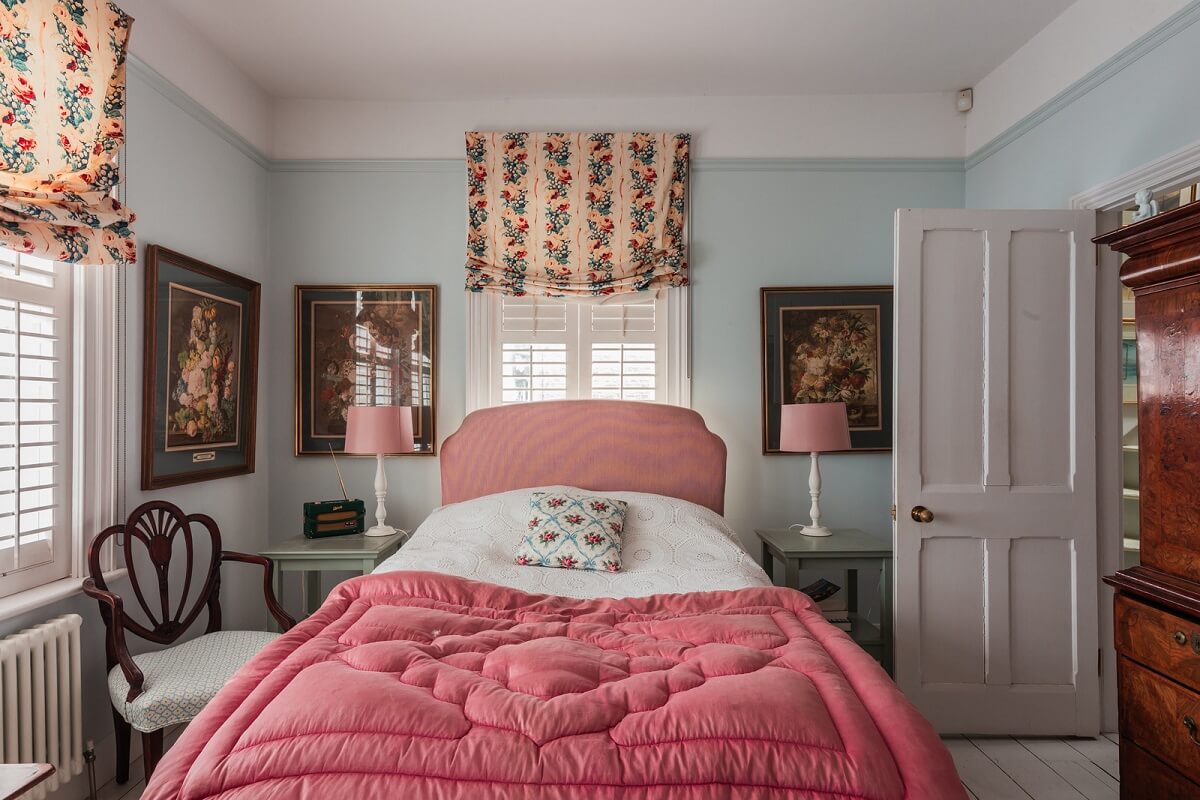 pink and blue cottage style bedroom nordroom