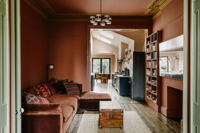 red sitting room nordroom