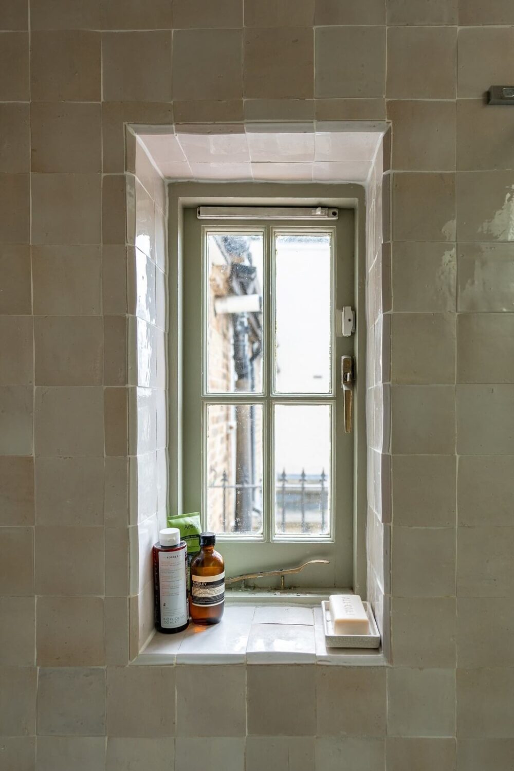 shower tiles detail