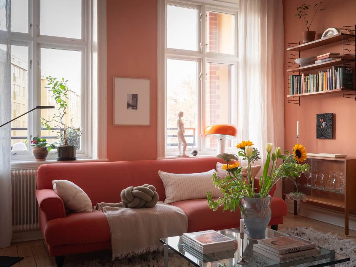 living room with pink sofa and terracotta wall color