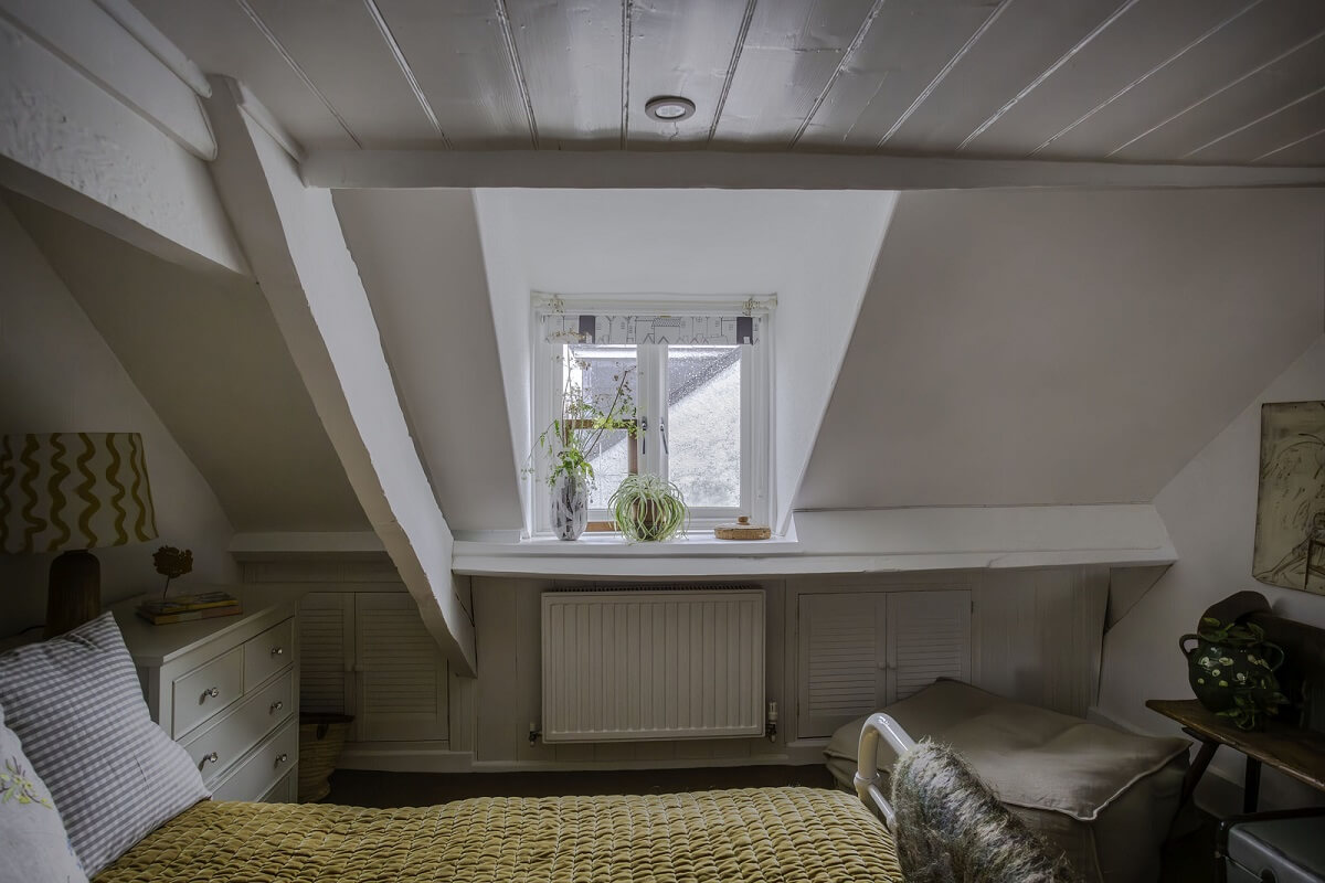attic bedroom