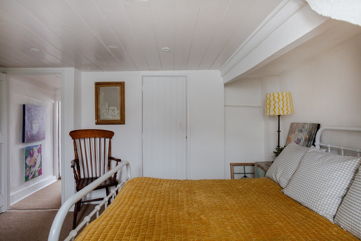 bedroom yellow bedding