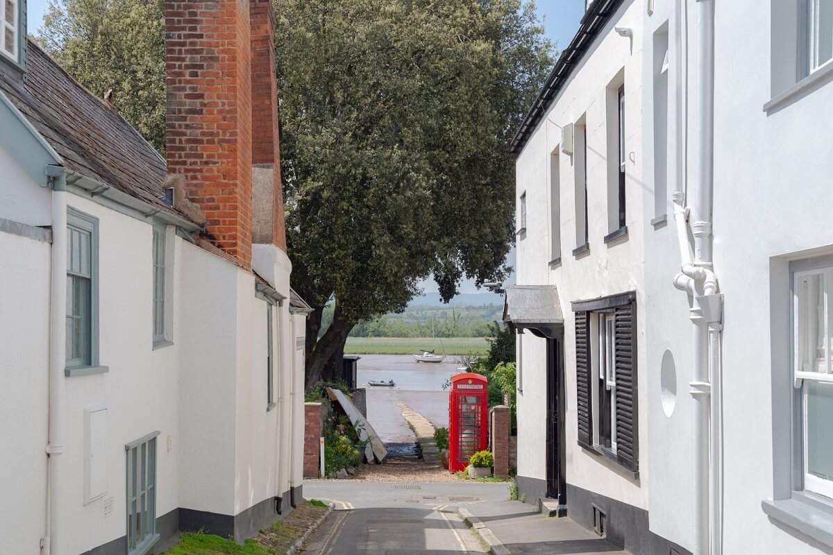 english street A Charming 400-Year-Old Cottage in England
