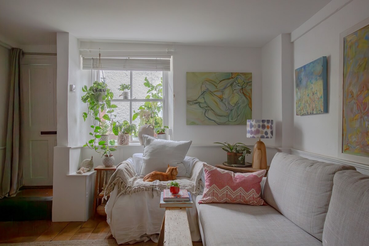 light colored cottage living room