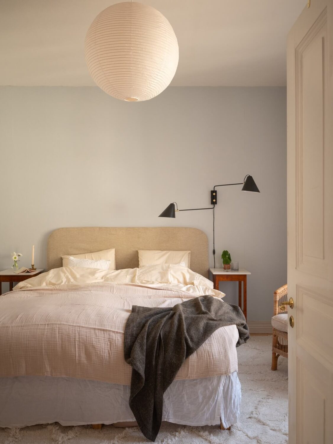 Light-Filled Rooms in a Historic Gothenburg Apartment 19 light gray and pink bedroom