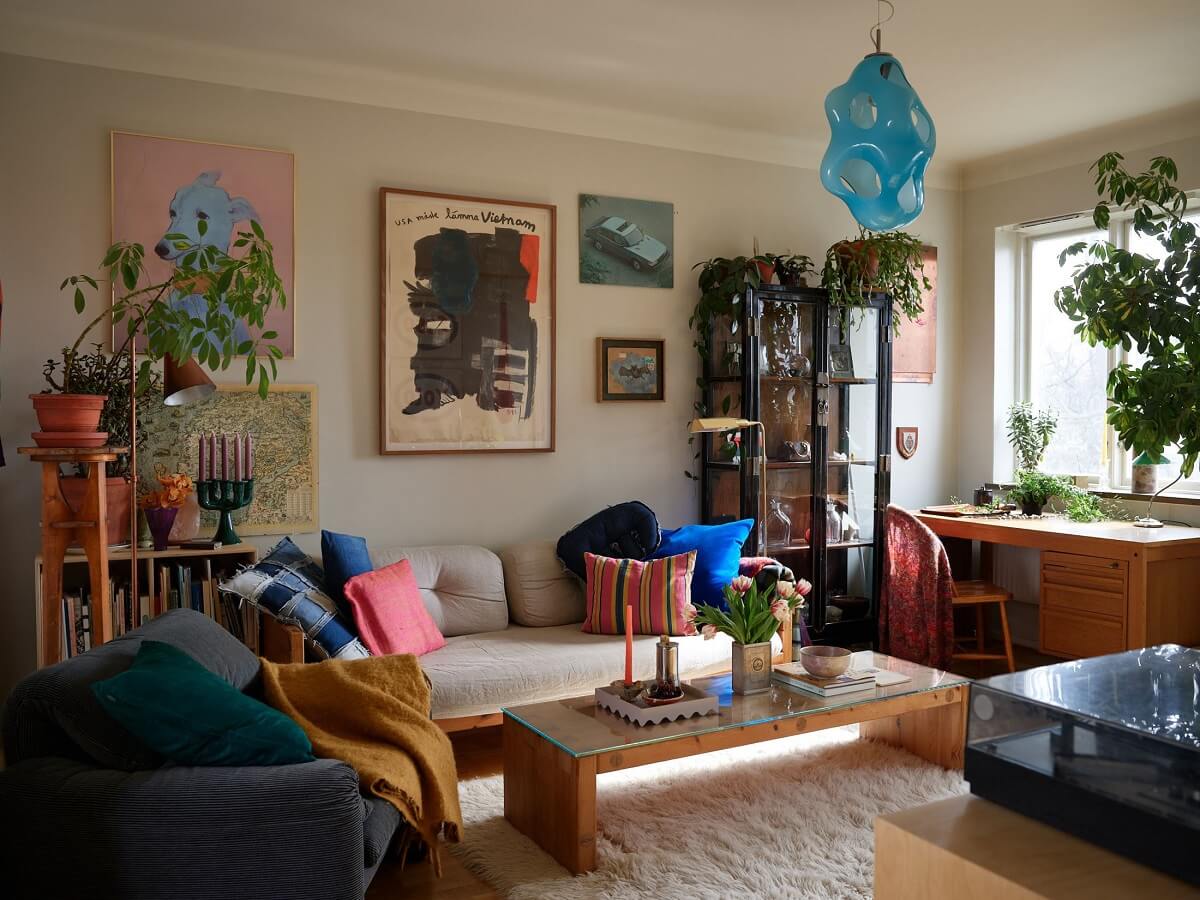 A Swedish Apartment with a Restored Original Kitchen 1 living room with color accents and desk