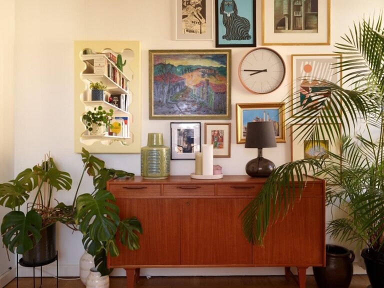 A Vintage Apartment with a Vibrant Blue Bedroom - The Nordroom