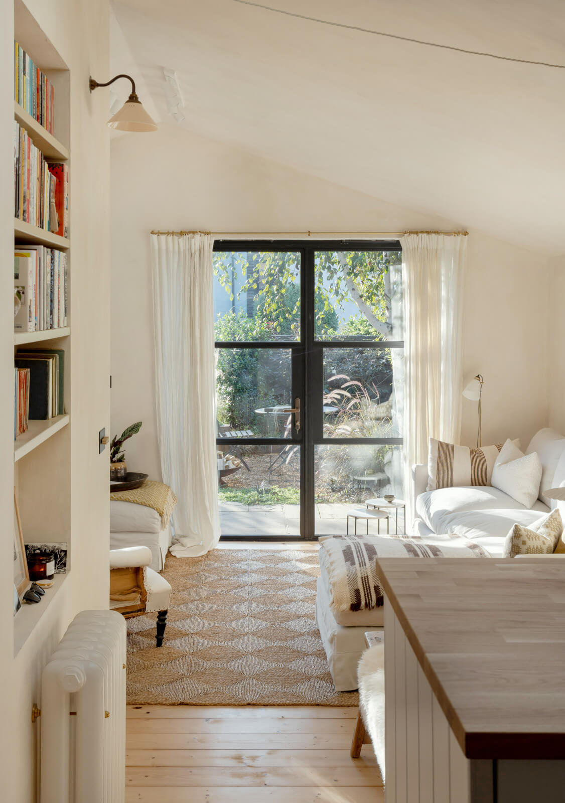 A Light Garden Apartment in London’s Poet’s Corner