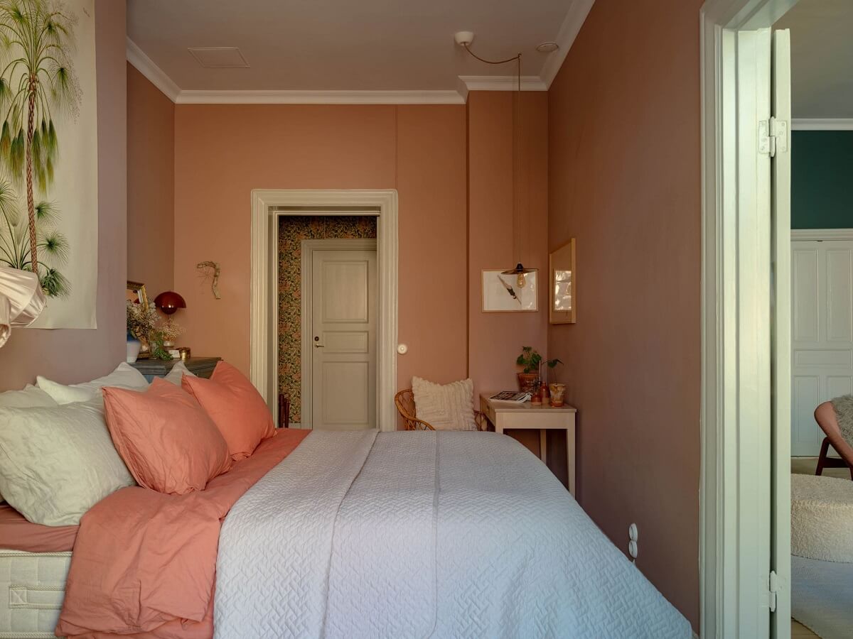 soft pink bedroom