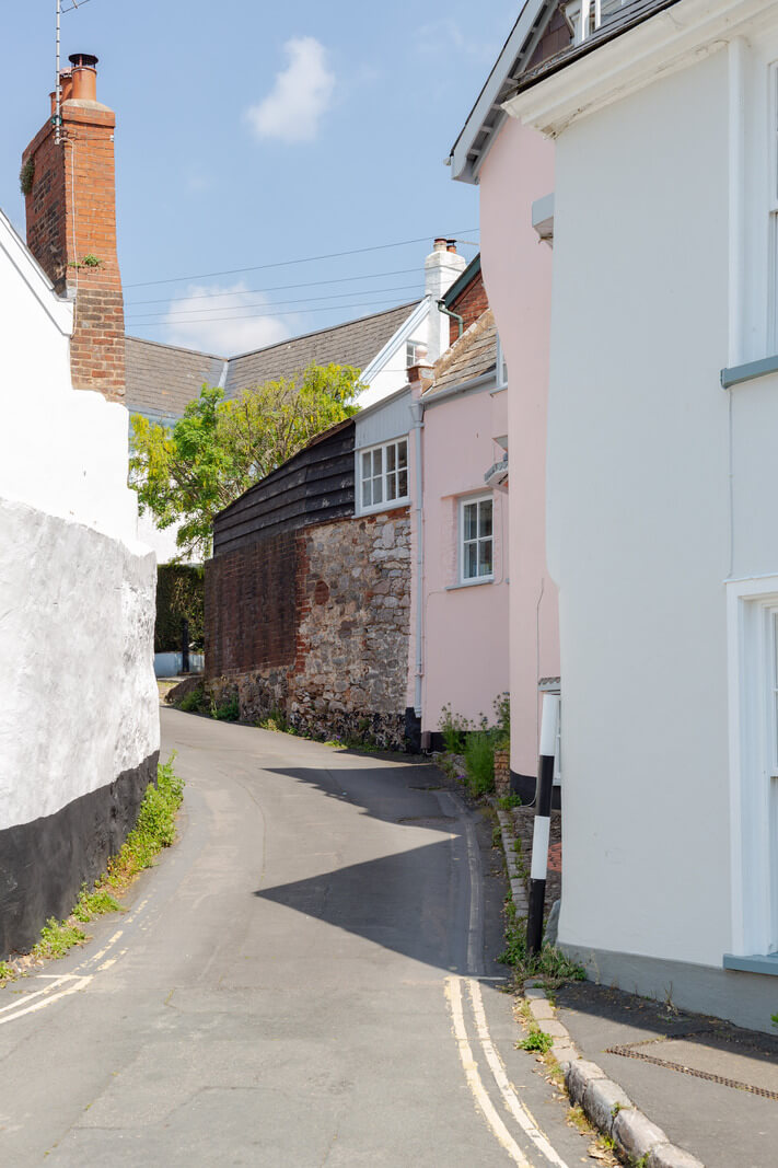 white houses A Charming 400-Year-Old Cottage in England