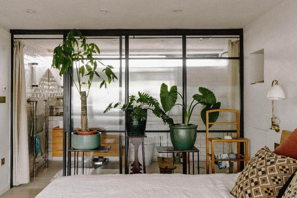 A Historic London Home with Contemporary Interiors 14 bedroom with en suite bathroom A Historic London Home with Contemporary Interiors