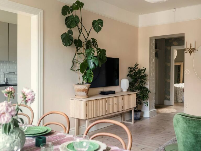 A Light Atmosphere and Wallpapers in a Swedish Apartment - The Nordroom - Selecting Calming Spanish Lap Papers For Swedish Apartments