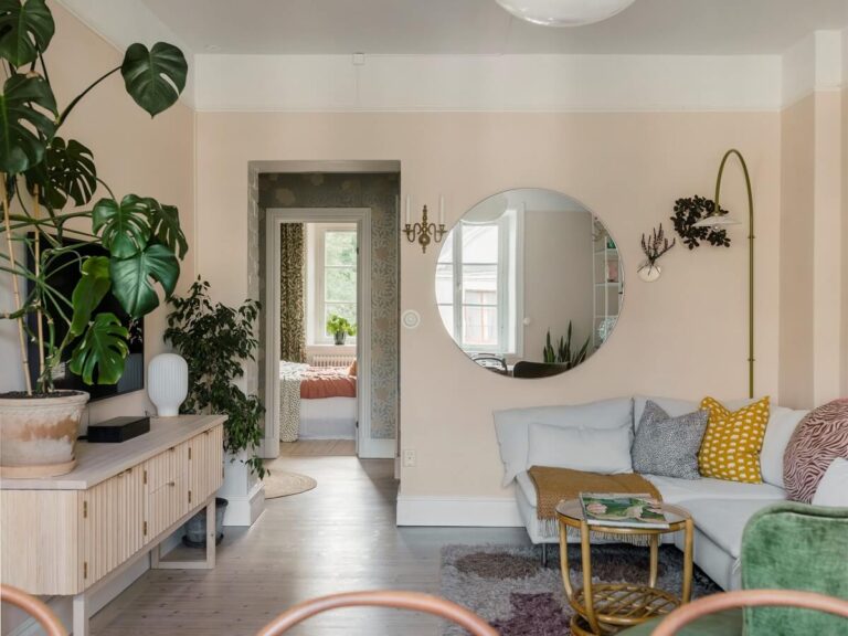A Light Atmosphere and Wallpapers in a Swedish Apartment - The Nordroom