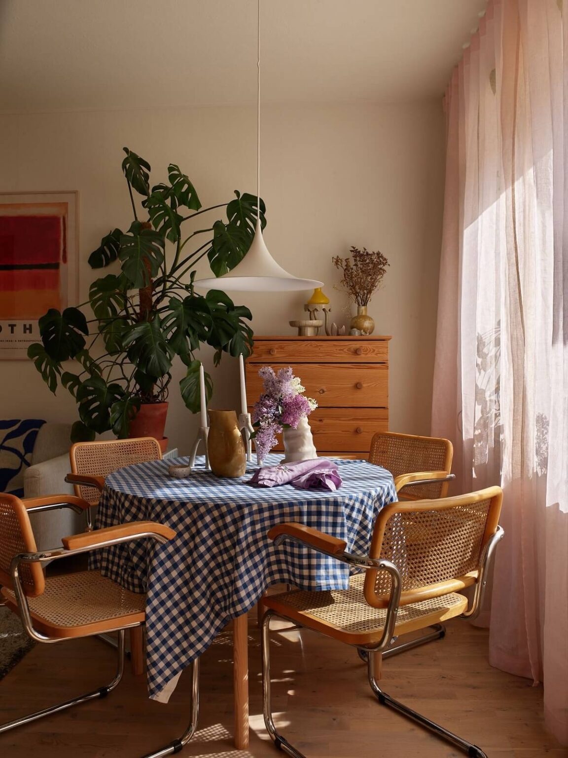 Stunning Natural Light Small Apartment image