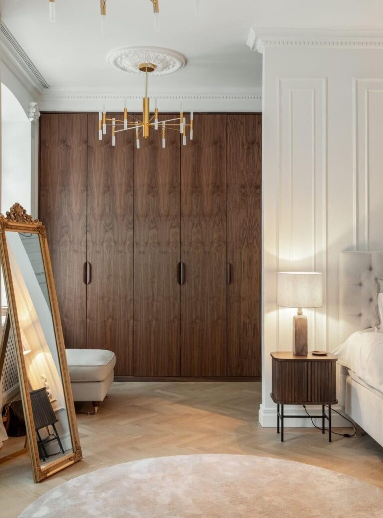 A Luxurious Stockholm Apartment with Period Features - The Nordroom - Luxury Properties Stockholm With Walk In Closet And View