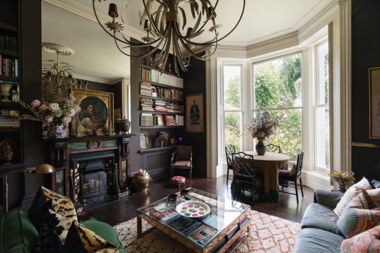 A Moody Color Palette and Eclectic Interiors in a London Apartment ...