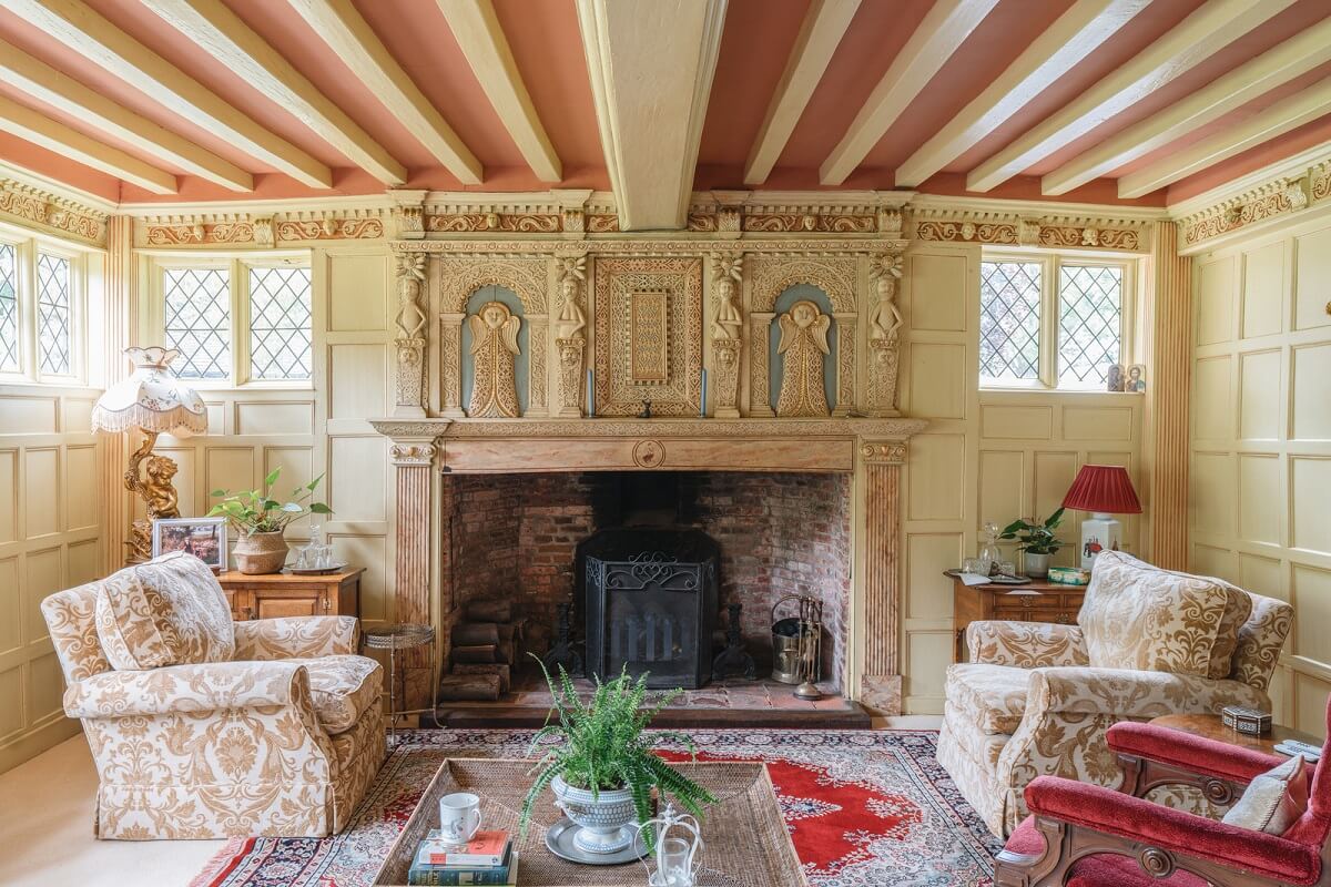 sitting room with fireplace and pink ceiling