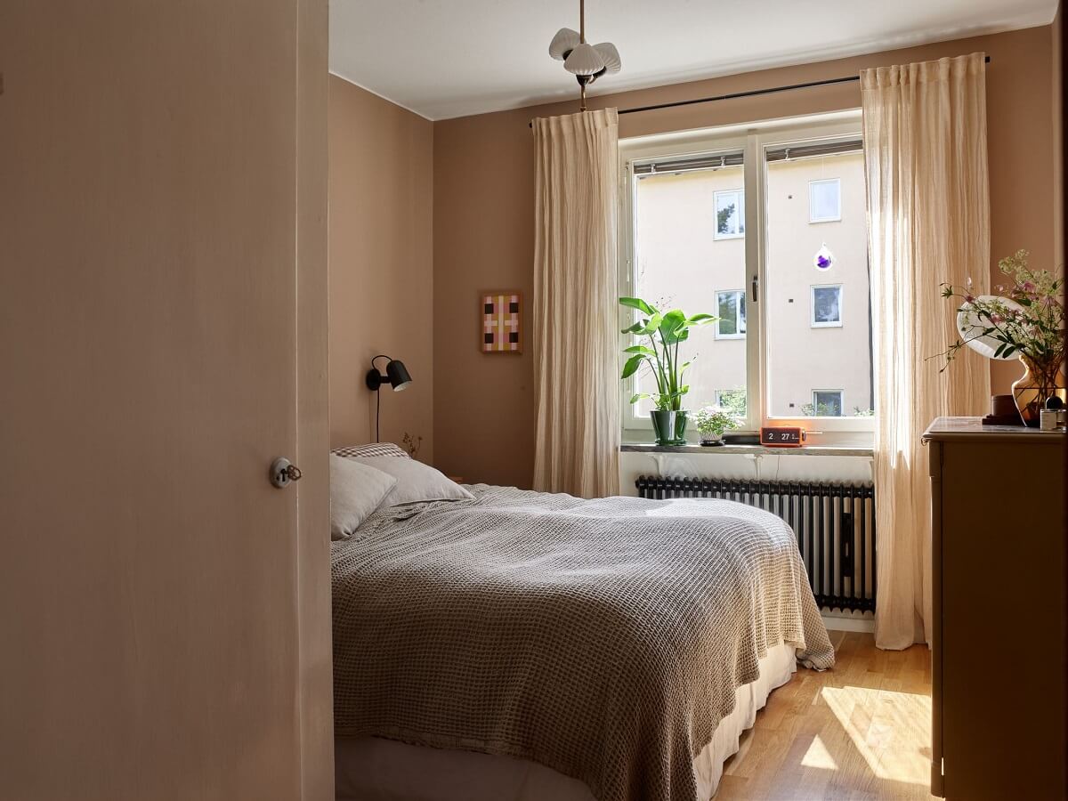 bedroom natural light