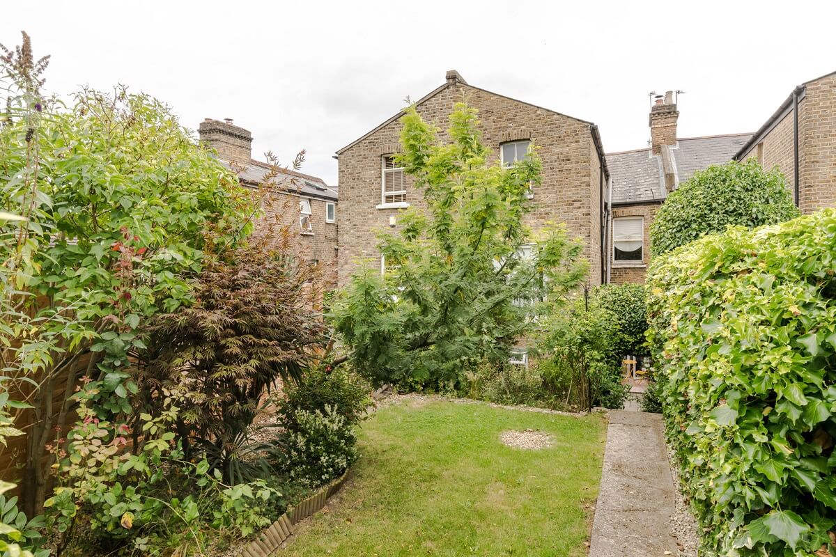 green garden ground floor apartment