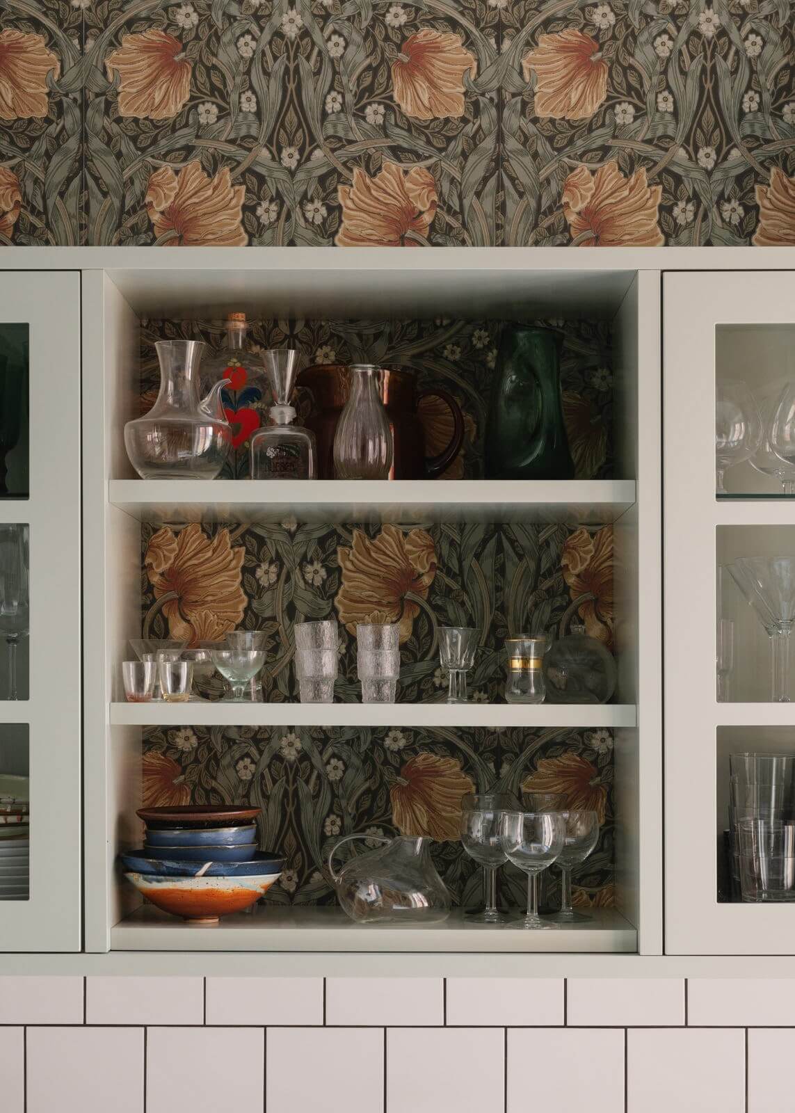 an-apartment-with-william-morris-wallpaper-and-a-dull-plum-bedroom