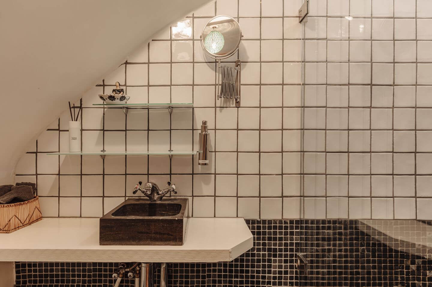 black and white bathroom