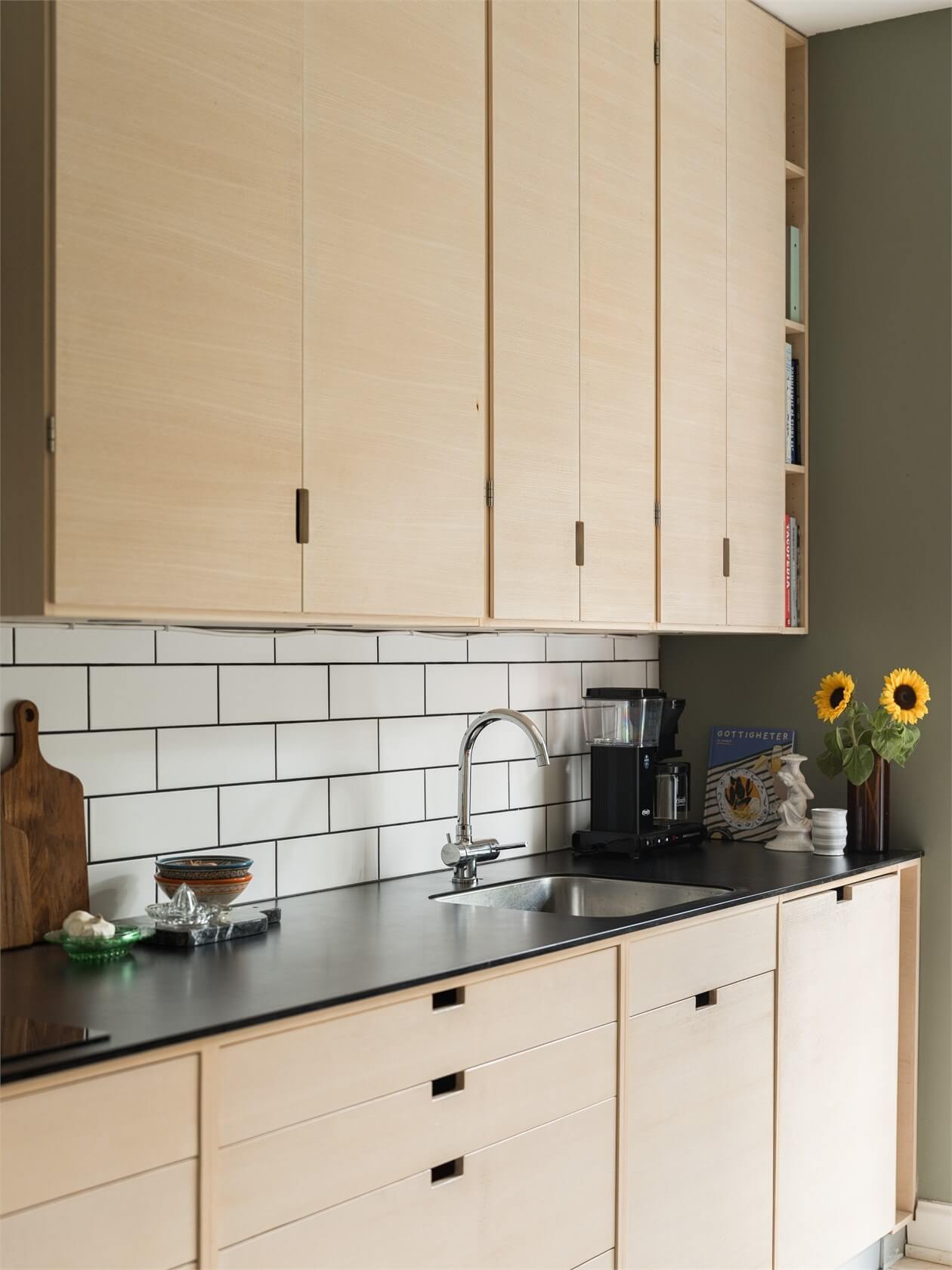 Beautiful view of Swedish Apartment Travertine Tile Patterns