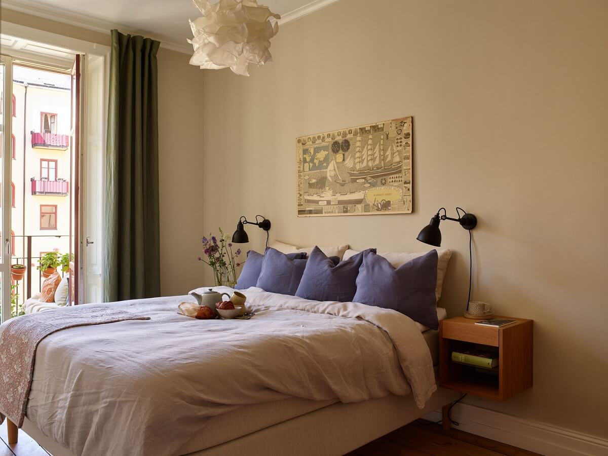 bedroom golden yellow walls