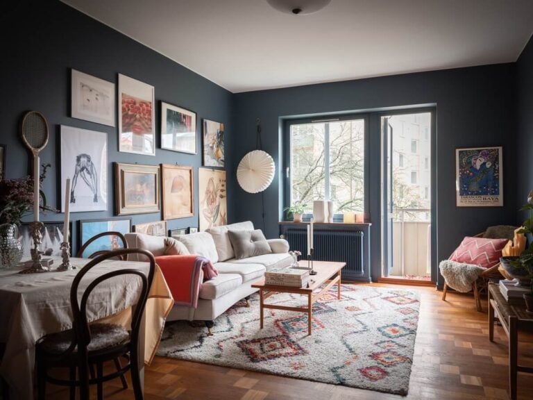 Photo inspiration: Picture Idea: A Small Swedish Apartment With Dark Blue Walls