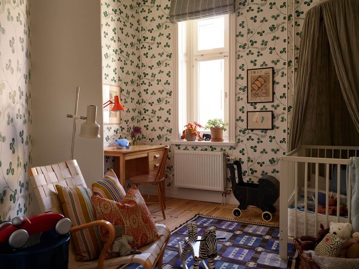 childrens bedroom green clover wallpaper