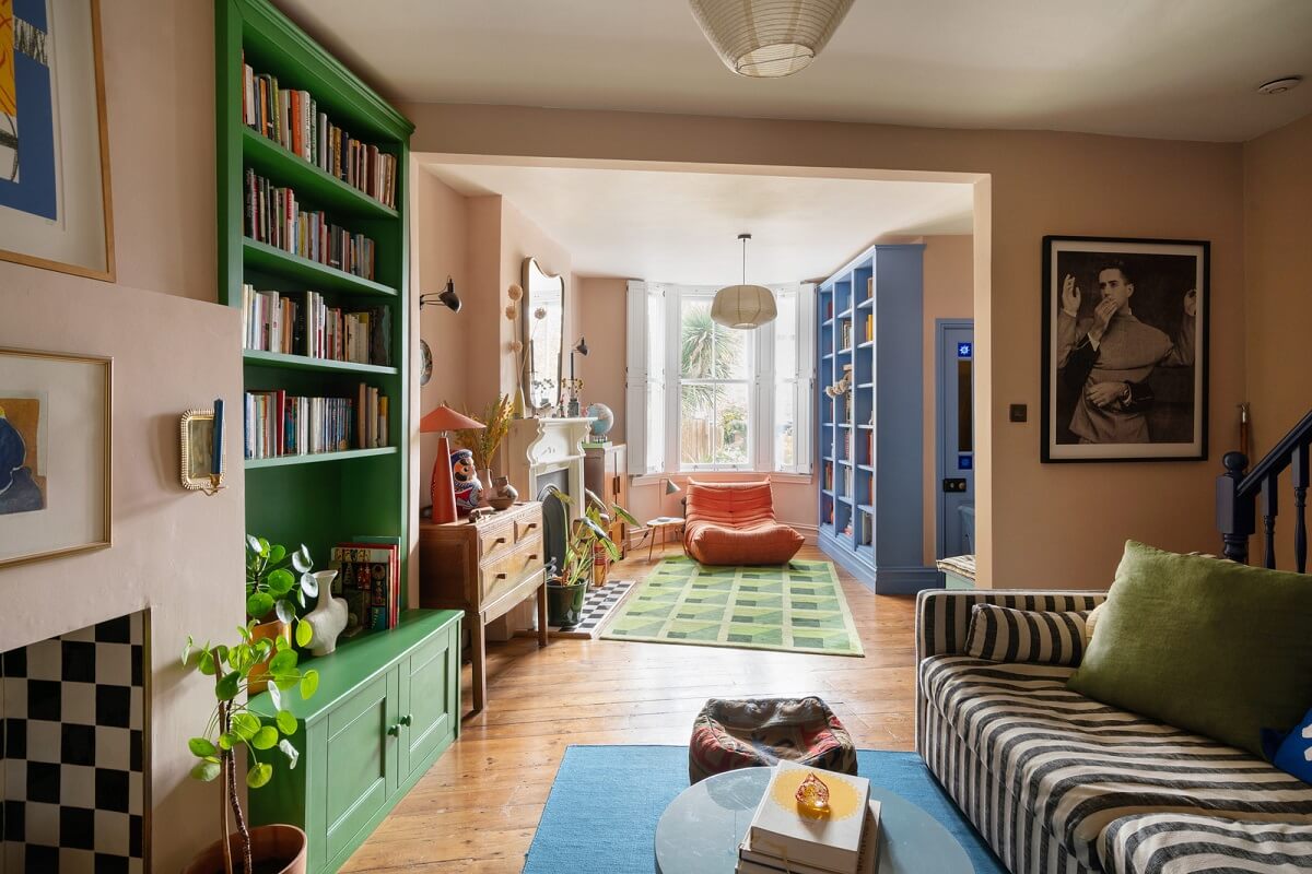 double colorful living room with pin walls
