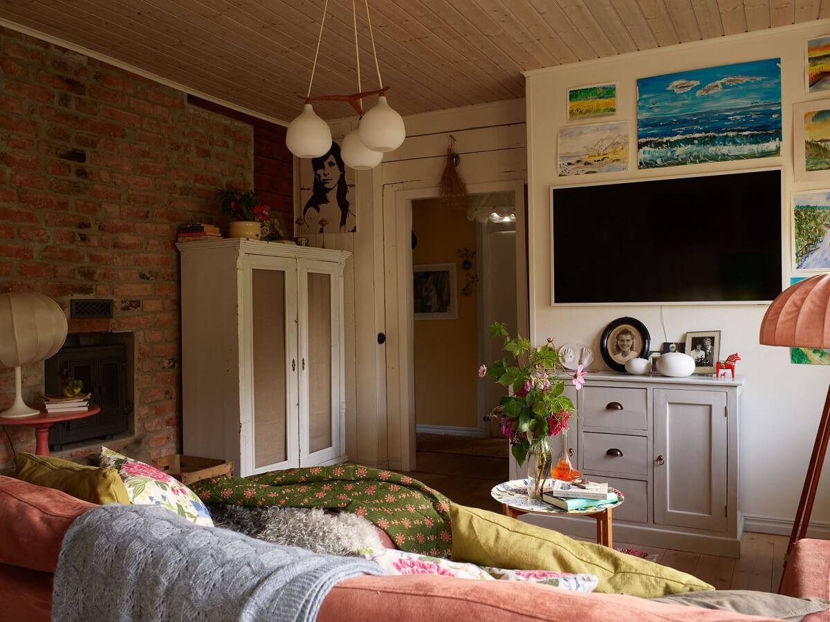 living room pink sofa brick wall