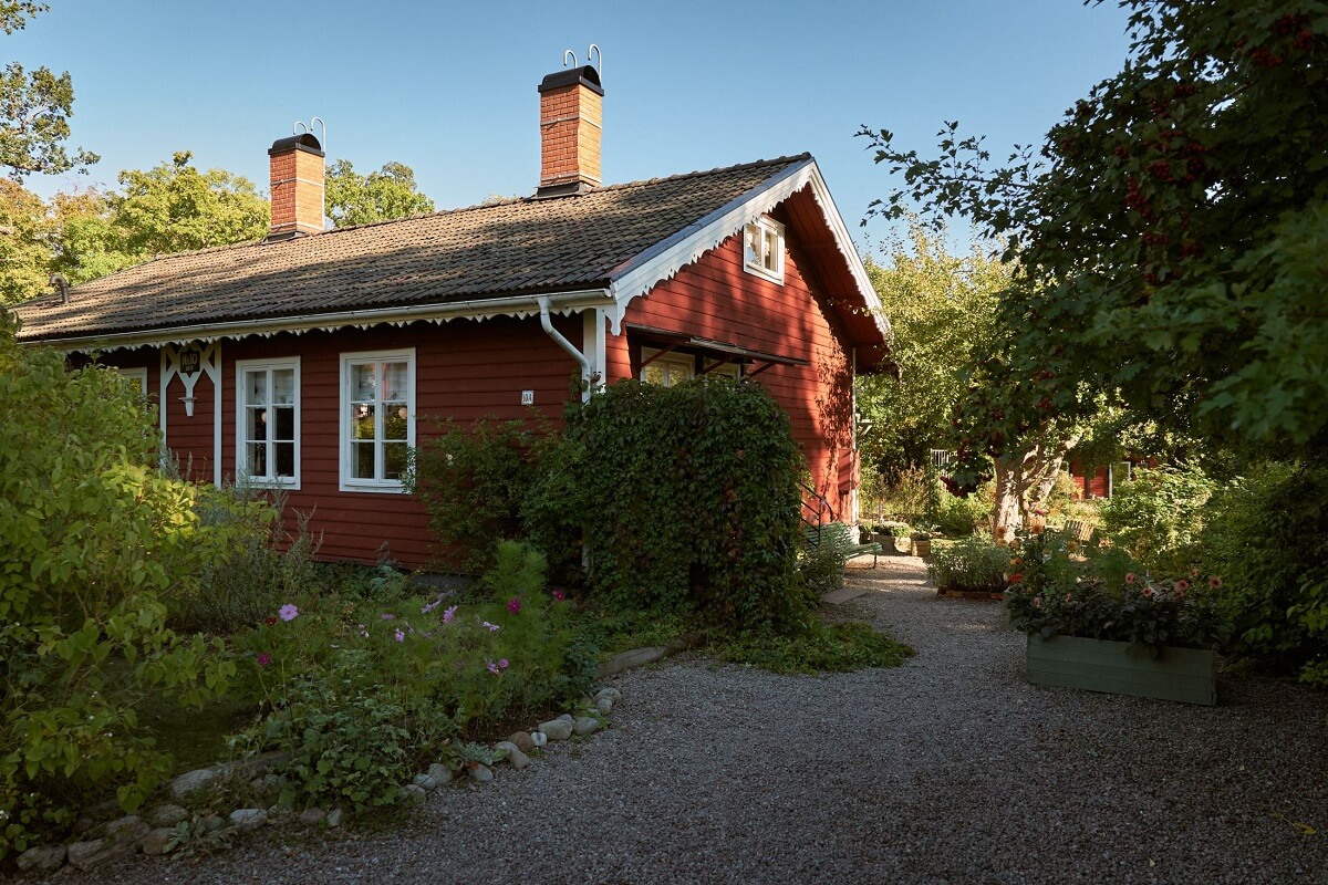 red swedish cottage