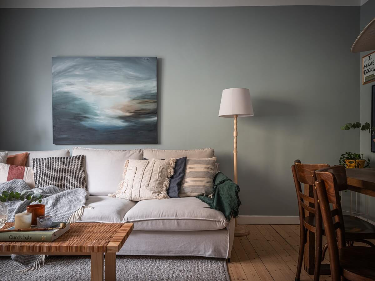 scandi living room gray wall