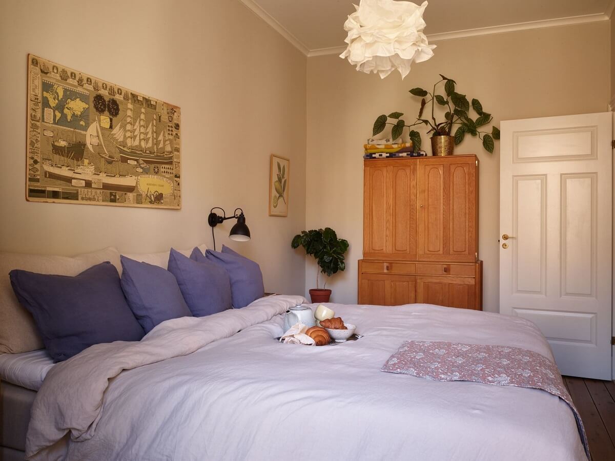 serene bedroom blue bedding