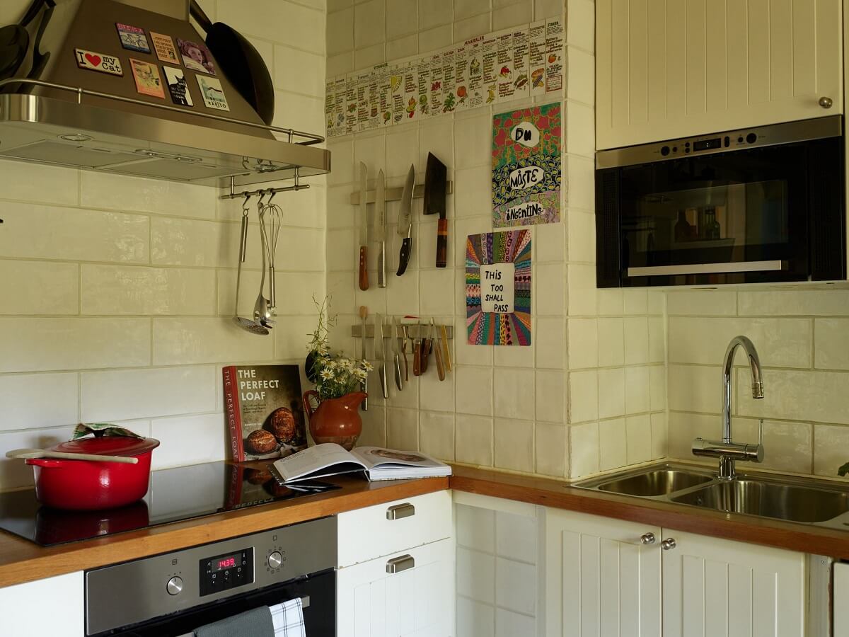 white cottage kitchen