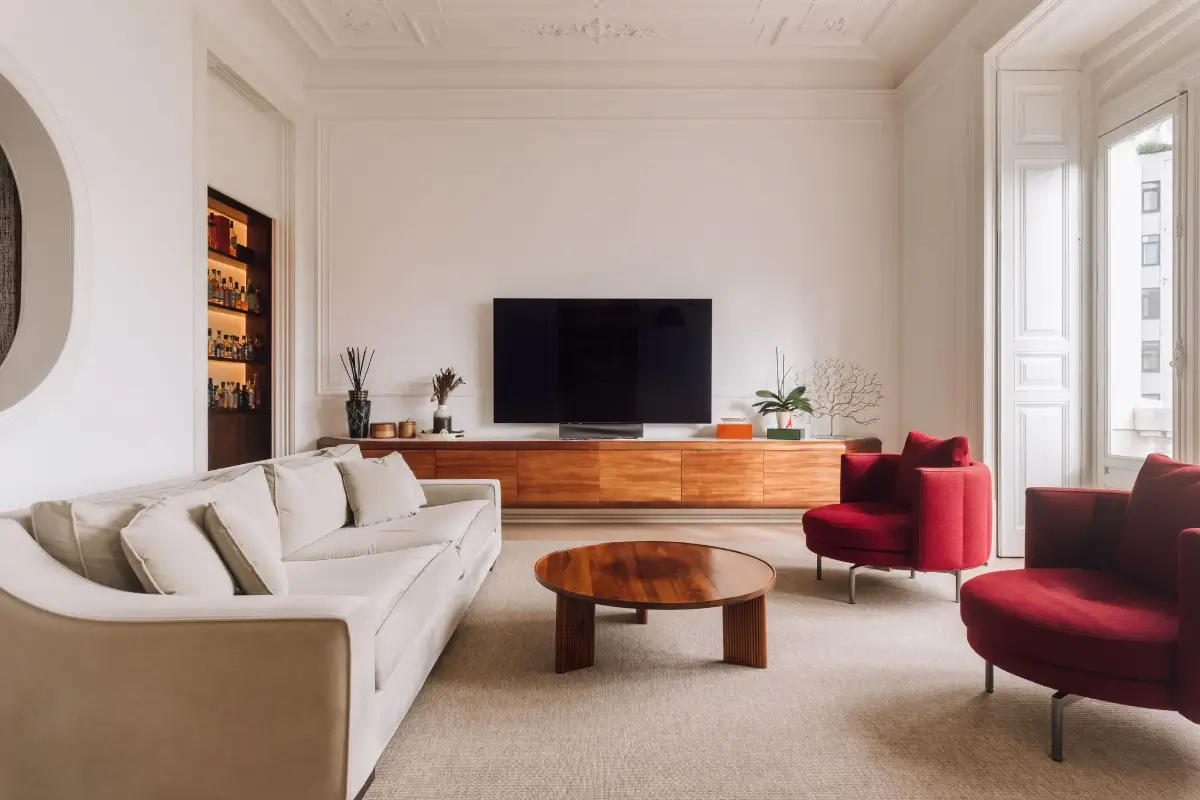 A Luxurious Three-Bedroom Apartment in Lisbon 1 FantasticFrankBraancampLTA0019 gcukby A Luxurious Three-Bedroom Apartment in Lisbon