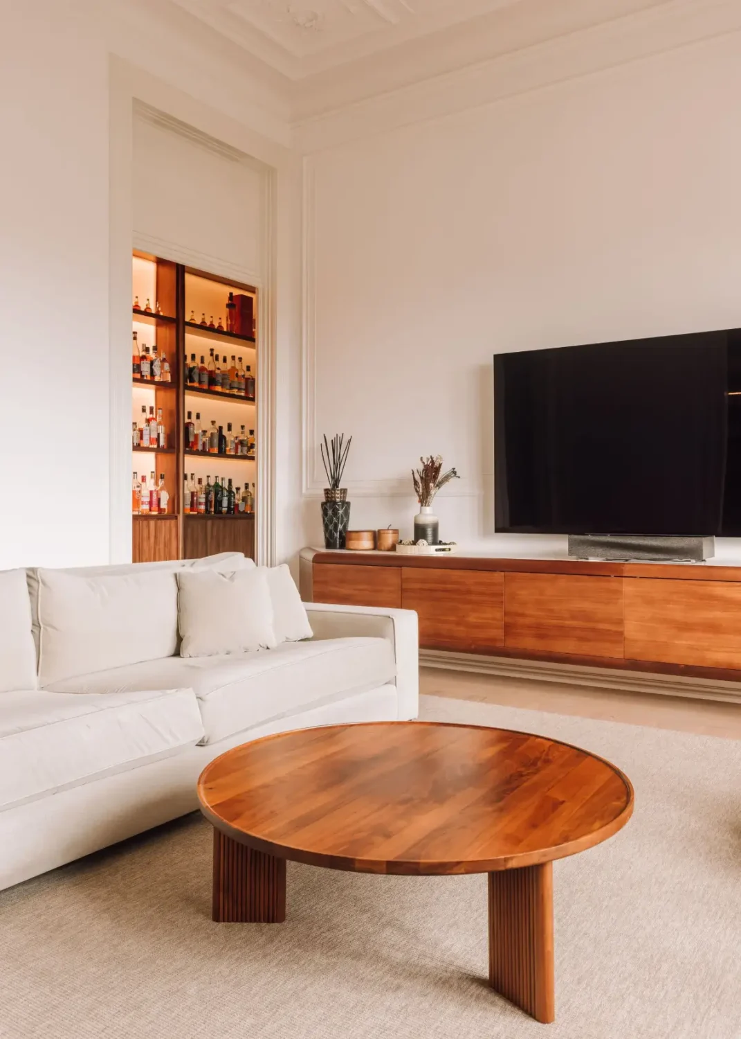 A Luxurious Three-Bedroom Apartment in Lisbon 2 FantasticFrankBraancampLTA0064 d5aruj A Luxurious Three-Bedroom Apartment in Lisbon