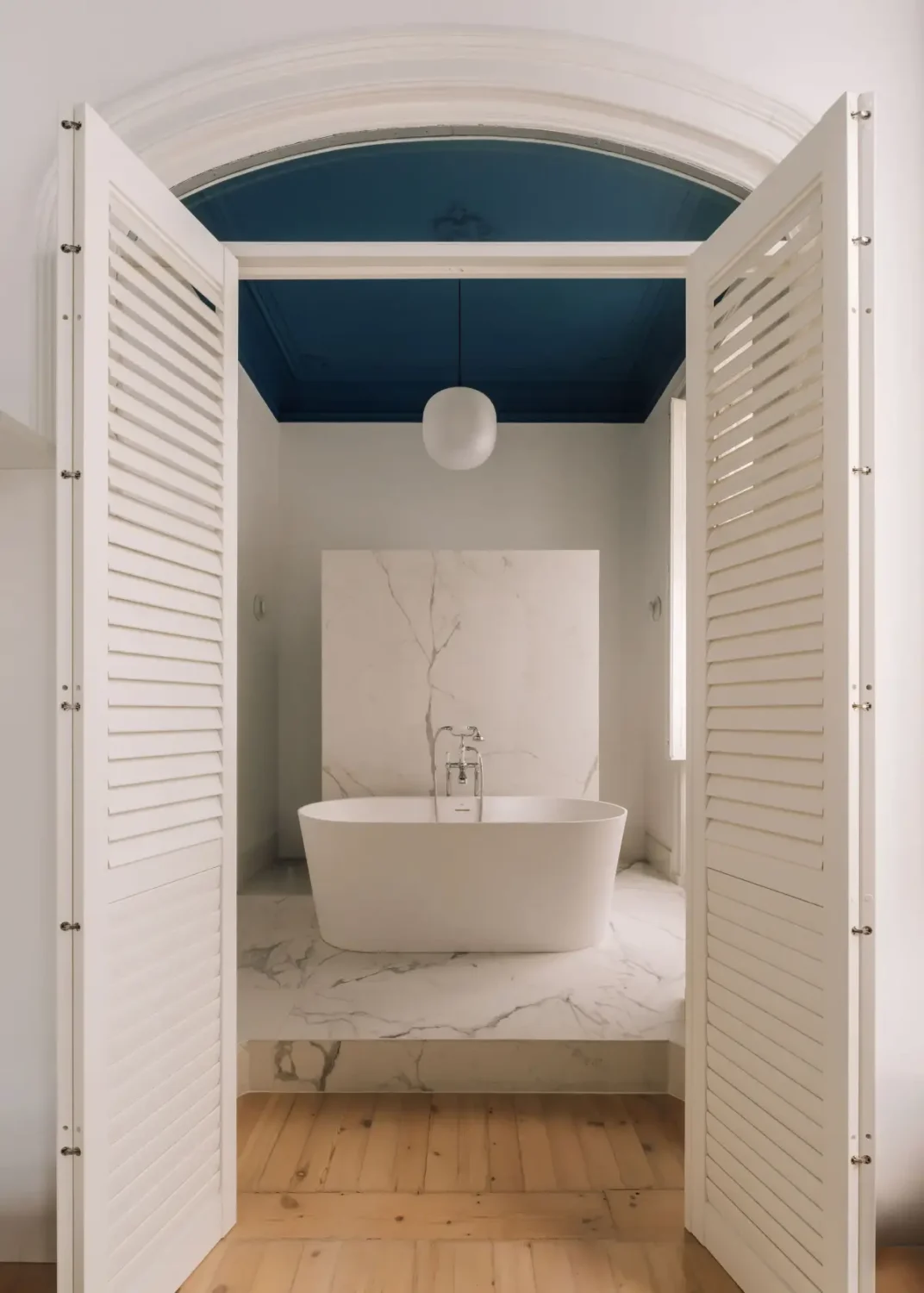 A Luxurious Three-Bedroom Apartment in Lisbon 13 FantasticFrankBraancampLTA0322 jun42t A Luxurious Three-Bedroom Apartment in Lisbon