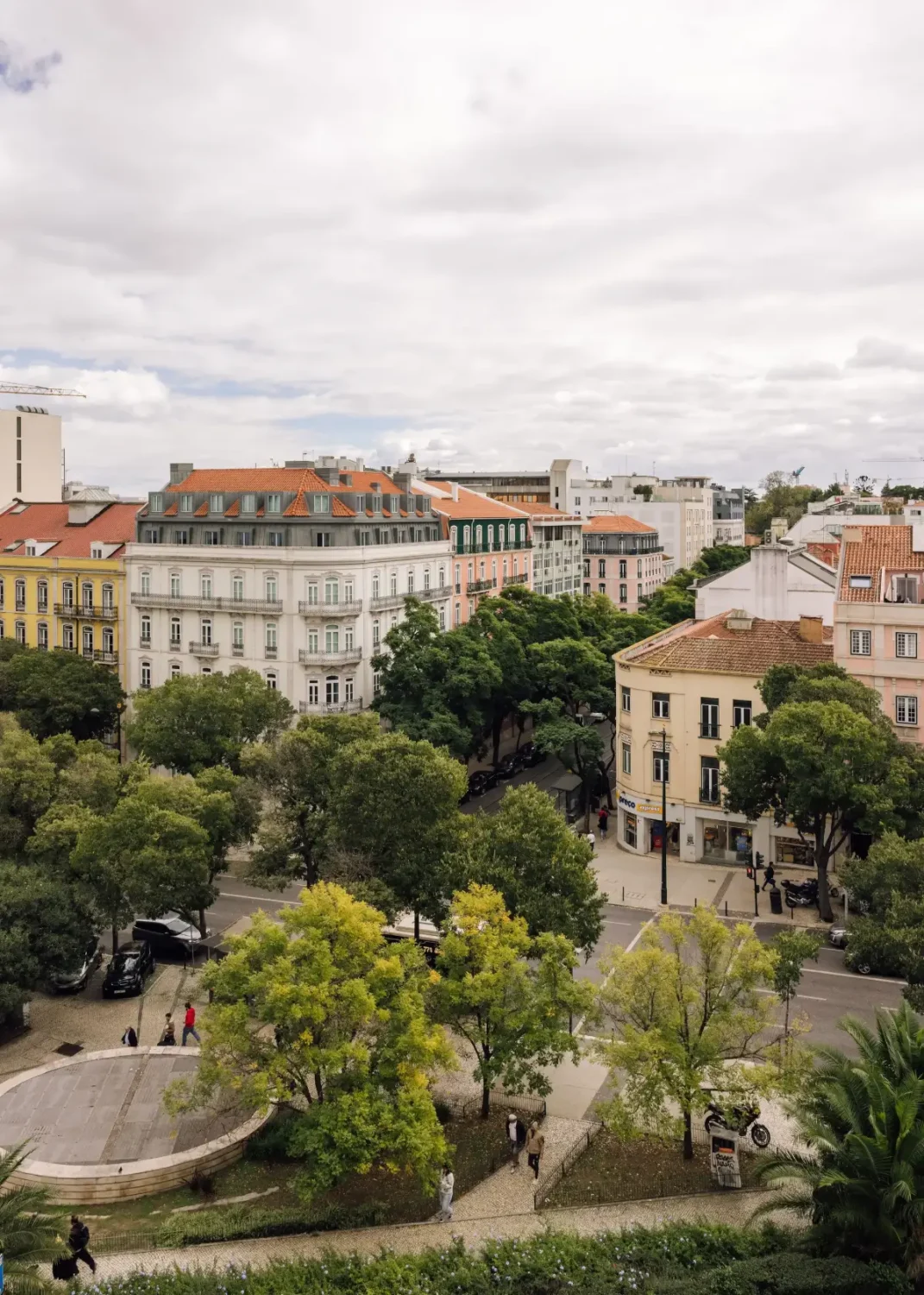 A Luxurious Three-Bedroom Apartment in Lisbon 18 FantasticFrankBraancampLTA0330 e3slzv A Luxurious Three-Bedroom Apartment in Lisbon