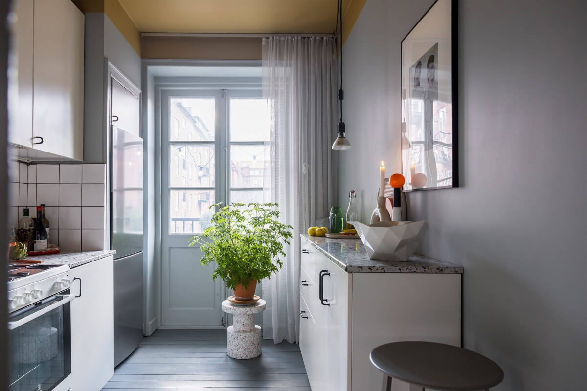 kitchen with ochre yellow ceiling