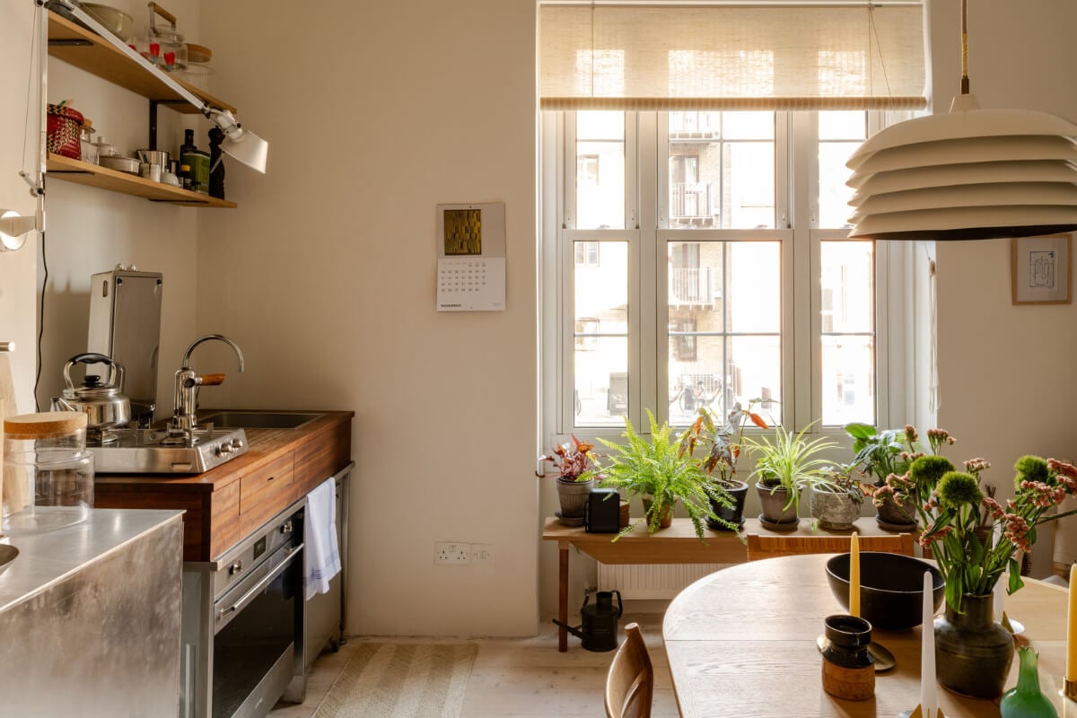 A Serene Color Palette in a Small London Apartment 2 a0OP60000055cubMAA N12 webres A Serene Color Palette in a Small London Apartment