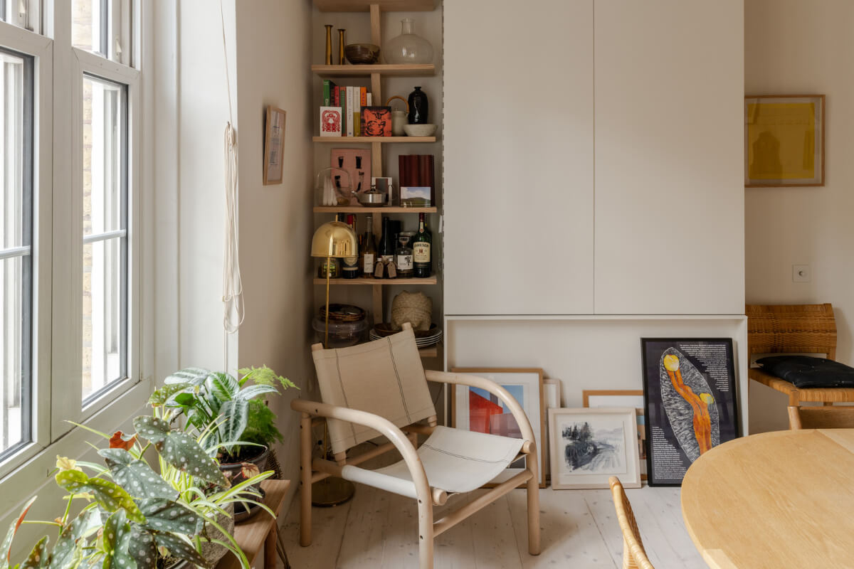 A Serene Color Palette in a Small London Apartment 5 a0OP60000055cubMAA N14 webres A Serene Color Palette in a Small London Apartment