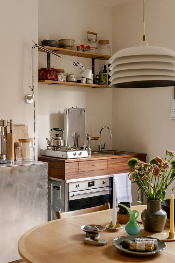 A Serene Color Palette in a Small London Apartment 4 a0OP60000055cubMAA N16 webres A Serene Color Palette in a Small London Apartment