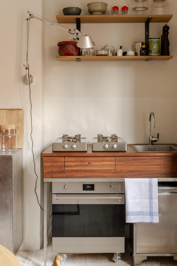 A Serene Color Palette in a Small London Apartment 3 a0OP60000055cubMAA N24 webres A Serene Color Palette in a Small London Apartment