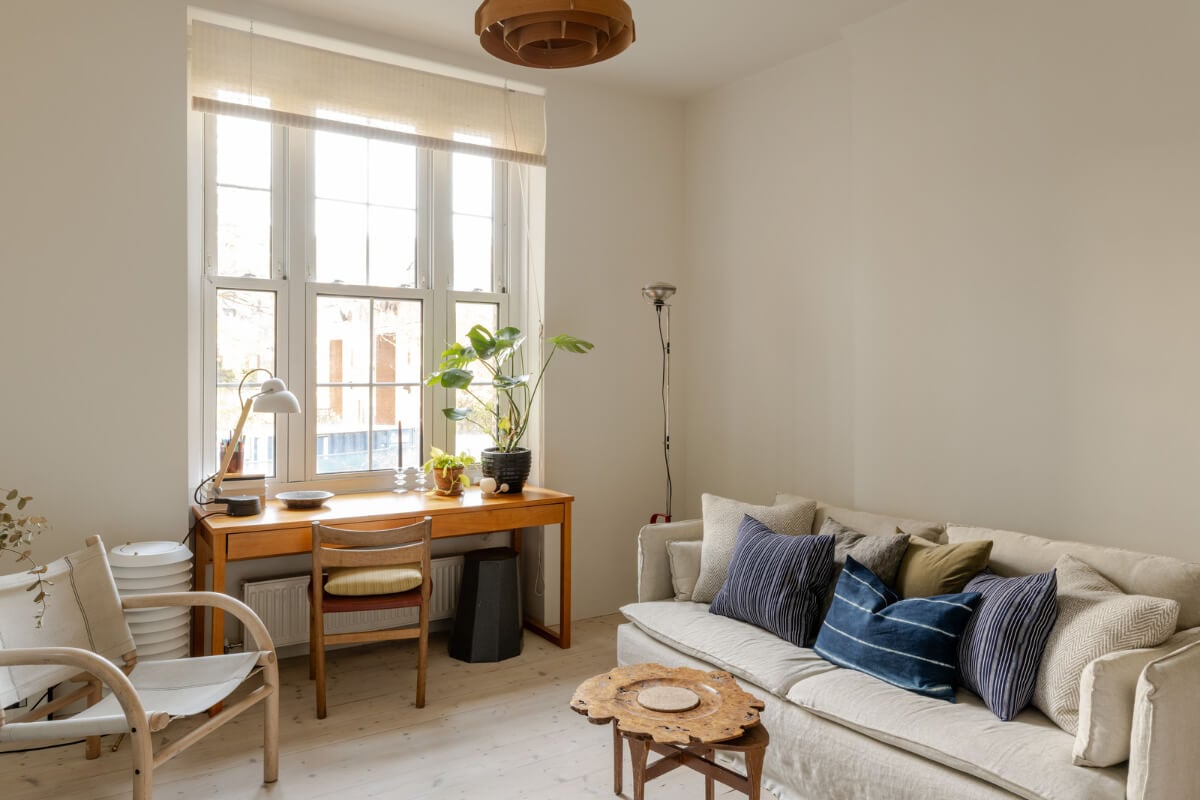 A Serene Color Palette in a Small London Apartment 7 a0OP60000055cubMAA N45 webres A Serene Color Palette in a Small London Apartment