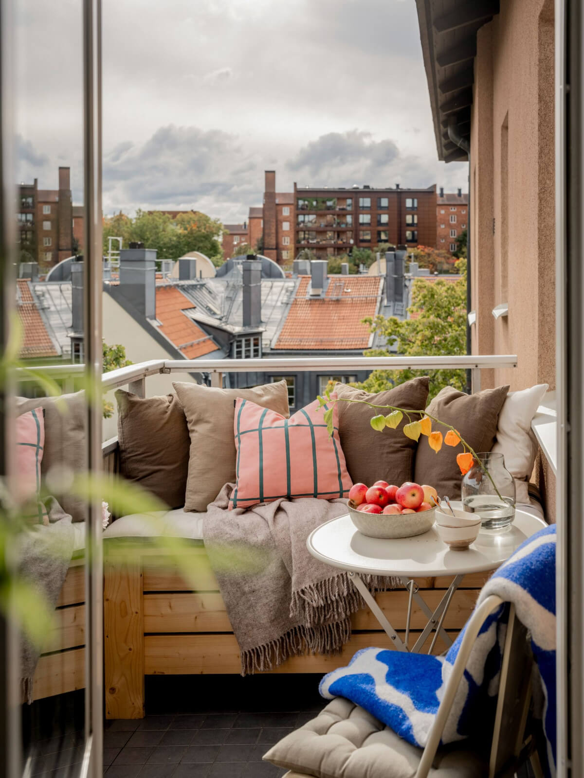 Snapshot of Scandinavian Apartment With Balcony And Green Views