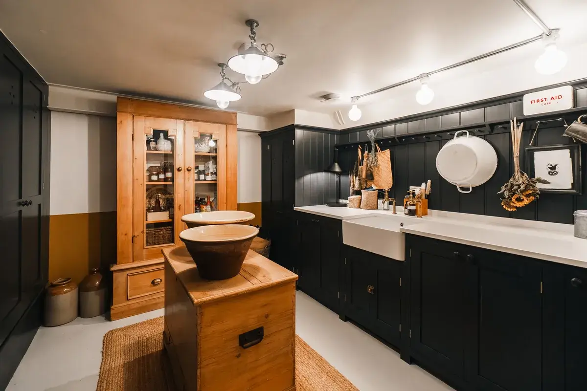 A Renovated Georgian Townhouse with a Stunning Kitchen Extension 18 basement utility room A Renovated Georgian Townhouse with a Stunning Kitchen Extension