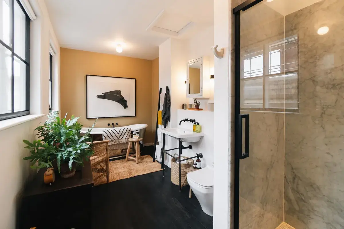 A Renovated Georgian Townhouse with a Stunning Kitchen Extension 32 bathroom with freestanding bath and shower A Renovated Georgian Townhouse with a Stunning Kitchen Extension